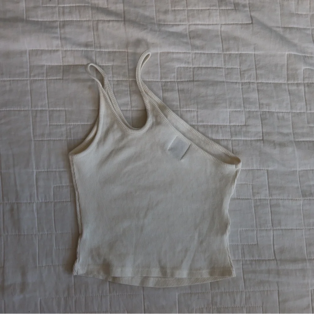 Princess Polly Ribbed One-Shoulder Tank - Picture 2 of 3